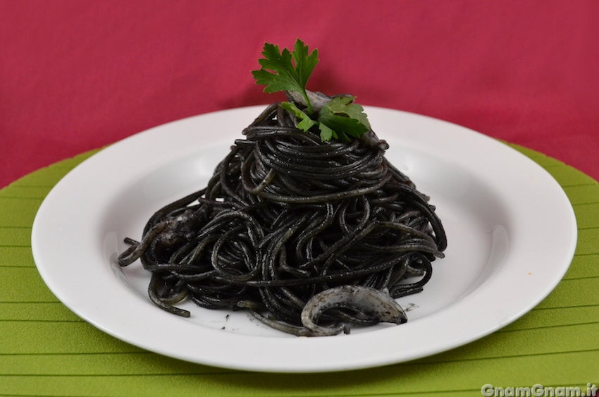 Spaghetti with squid ink